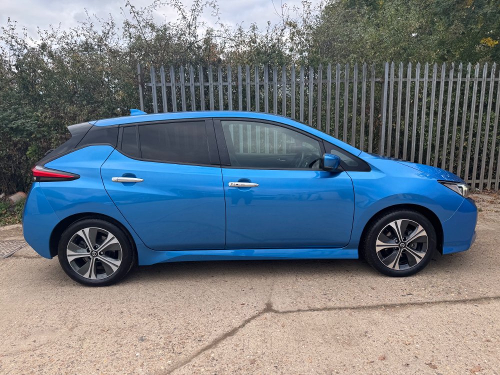Blue Nissan LEAF 40kWh Tekna Hatchback 5dr Electric Auto 150 ps
