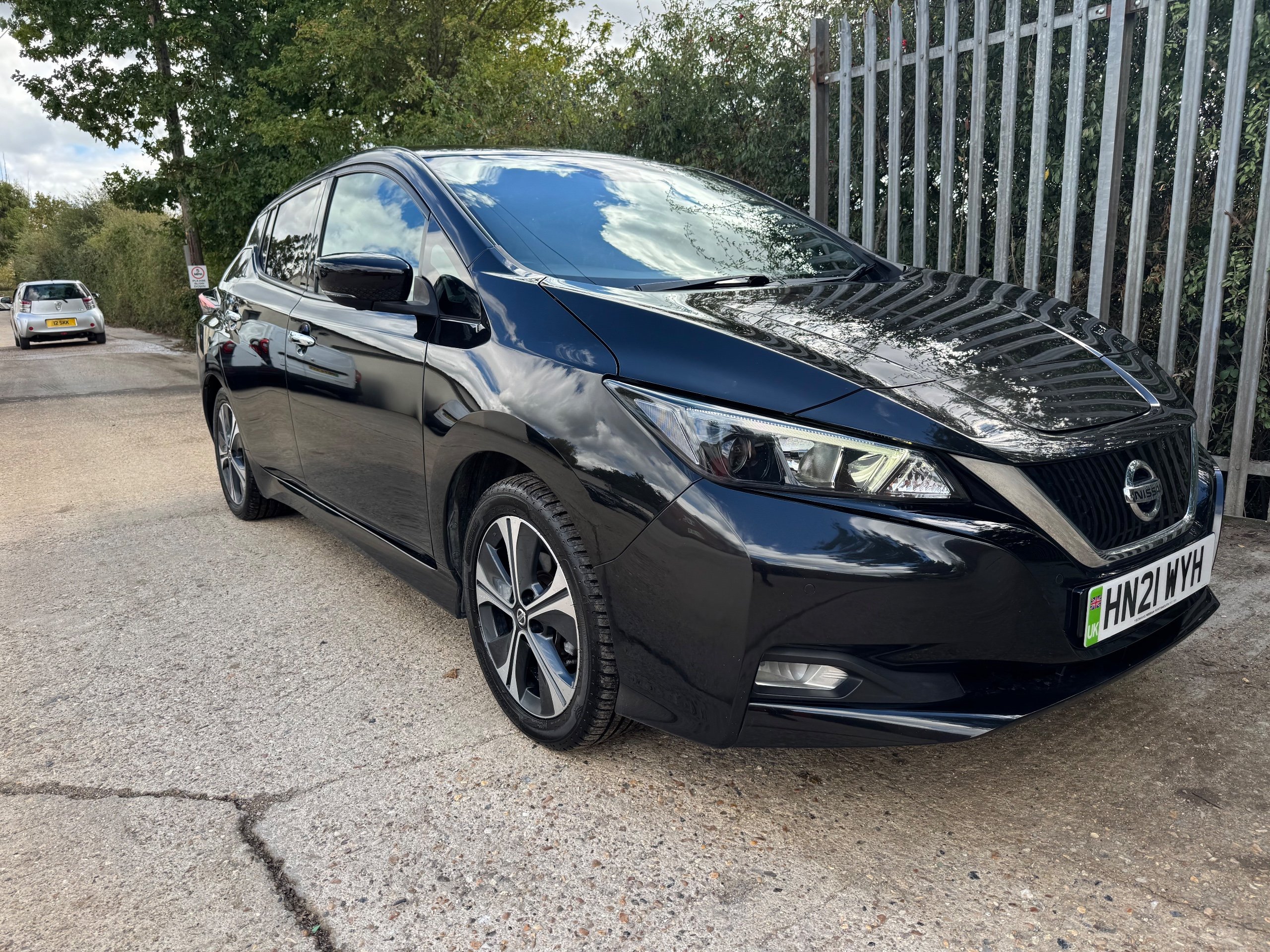 2021 NISSAN LEAF