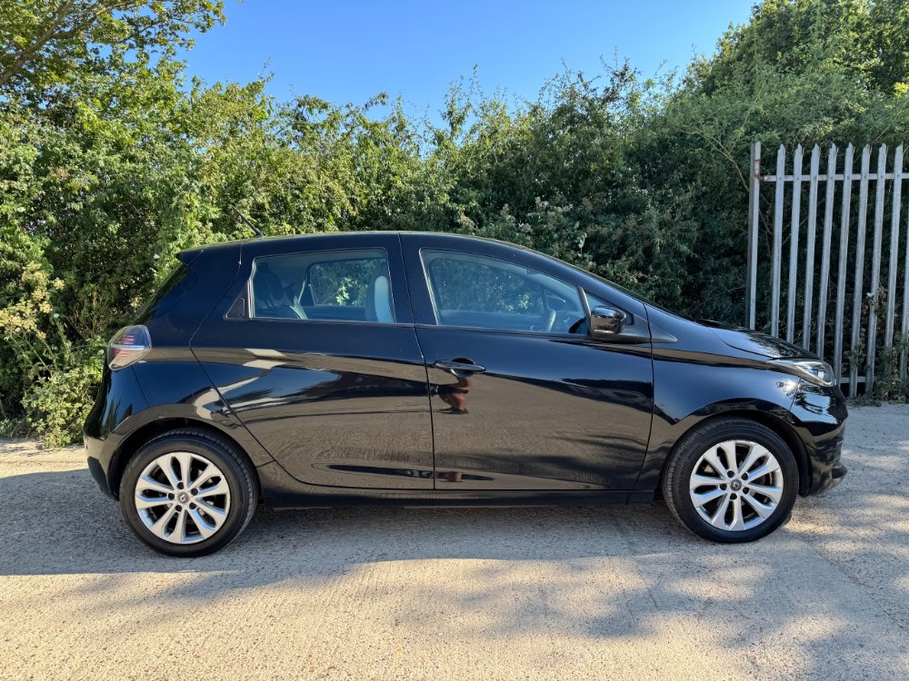 Black Renault Zoe R110 EV50 52kWh Iconic Hatchback 5dr Electric Auto Rapid Charge 107 bhp