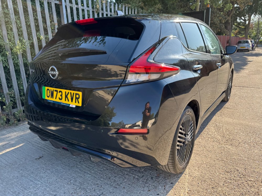 Nissan LEAF 39kWh Tekna Hatchback 5dr Electric Auto 150 ps for sale in Reigate