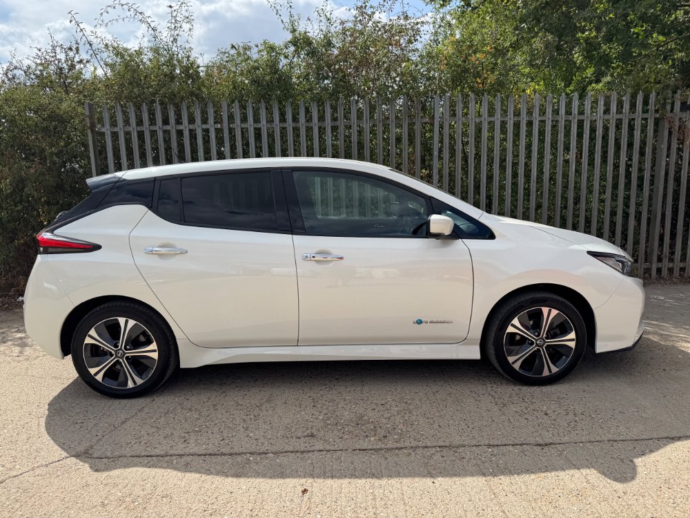 White Nissan LEAF 62kWh e Tekna Hatchback 5dr Electric Auto 217 ps