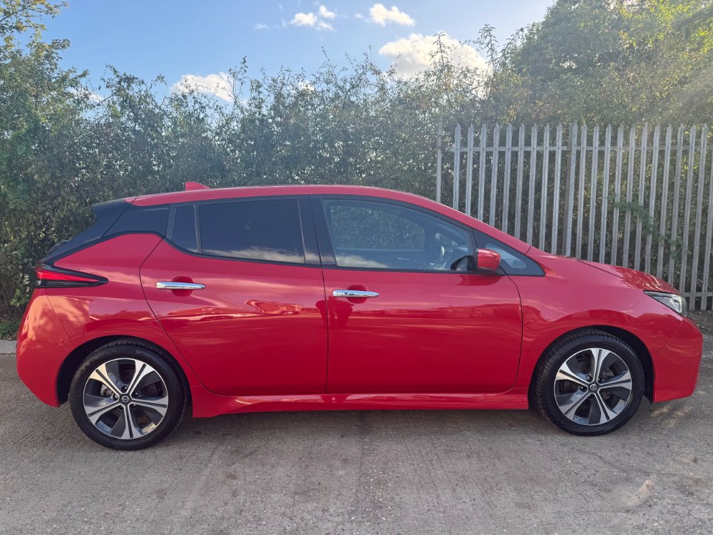 Red Nissan LEAF 40kWh Tekna Hatchback 5dr Electric Auto 150 ps