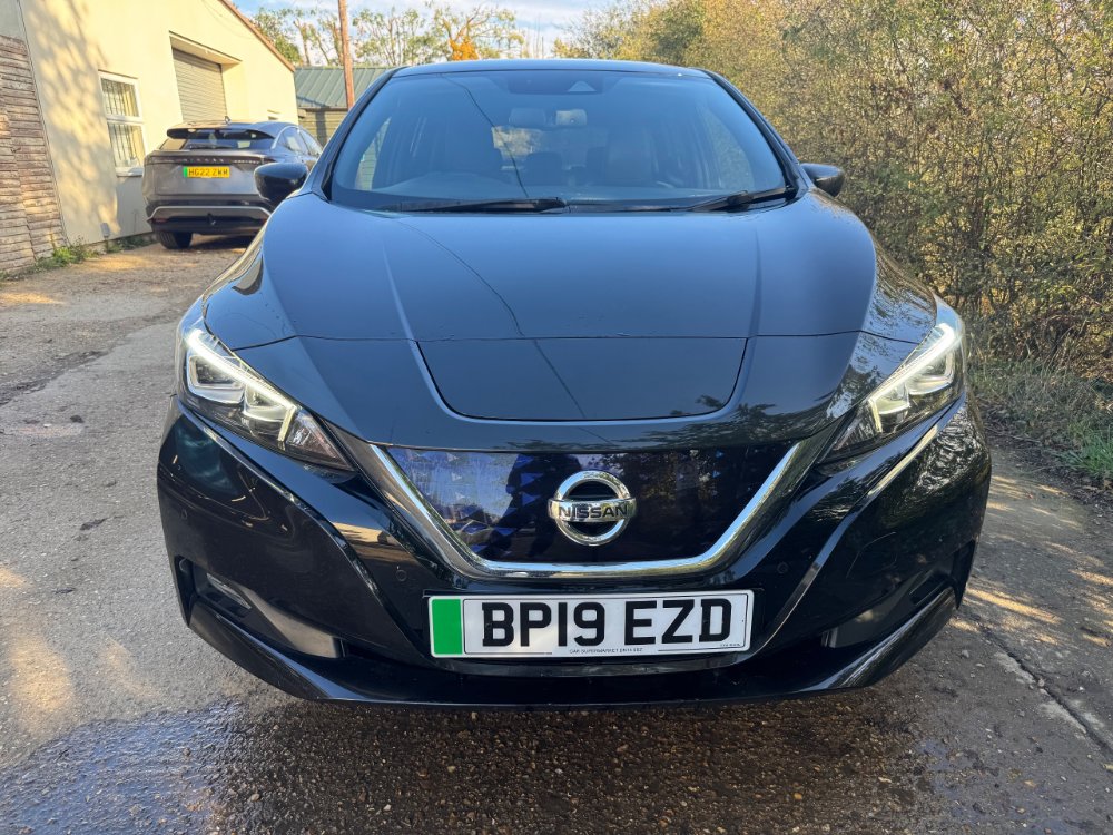 Nissan LEAF 40kWh Tekna Hatchback 5dr Electric Auto 150 ps for sale in Reigate