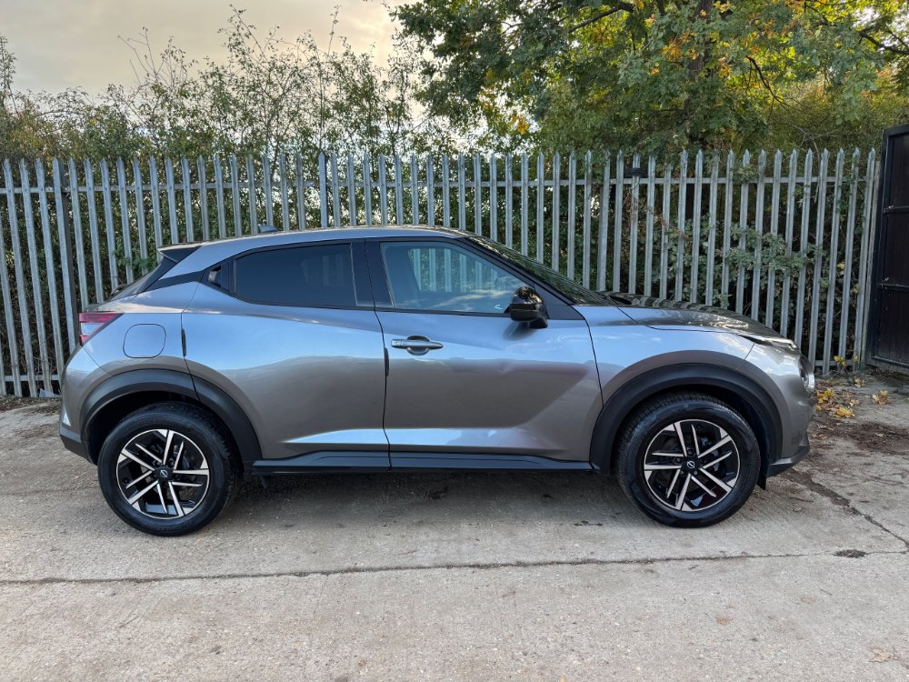 Grey Nissan Juke 1.0 DIG-T N-Connecta SUV 5dr Petrol DCT Auto Euro 6 s/s 114 ps
