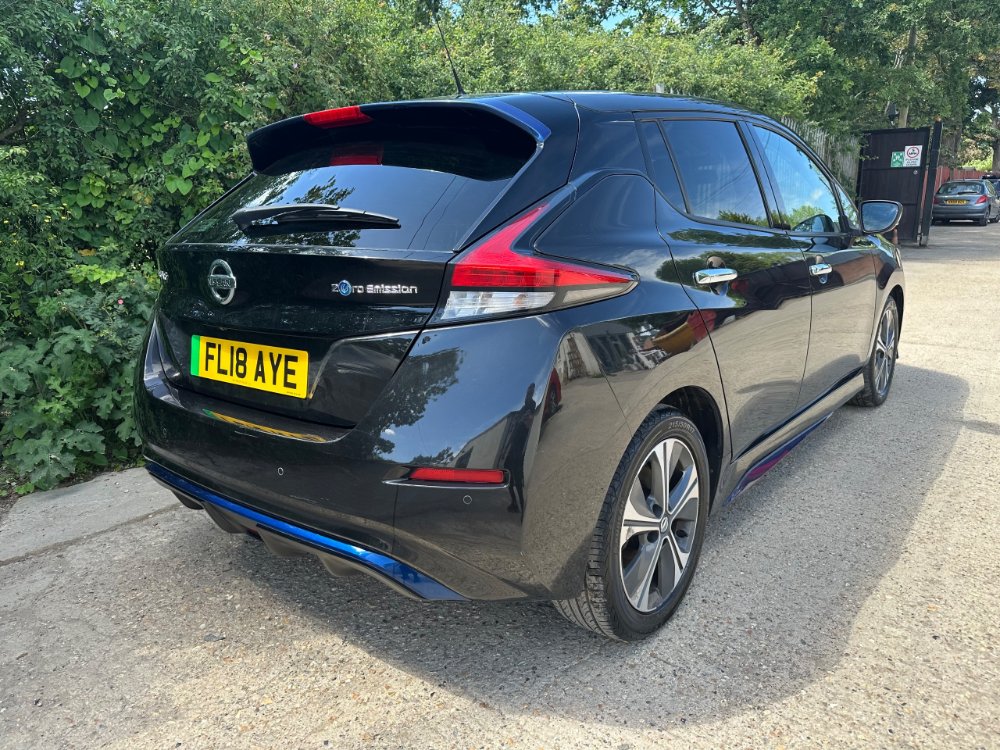 Nissan LEAF 40kWh N-Connecta Hatchback 5dr Electric Auto 150 ps for sale in Reigate
