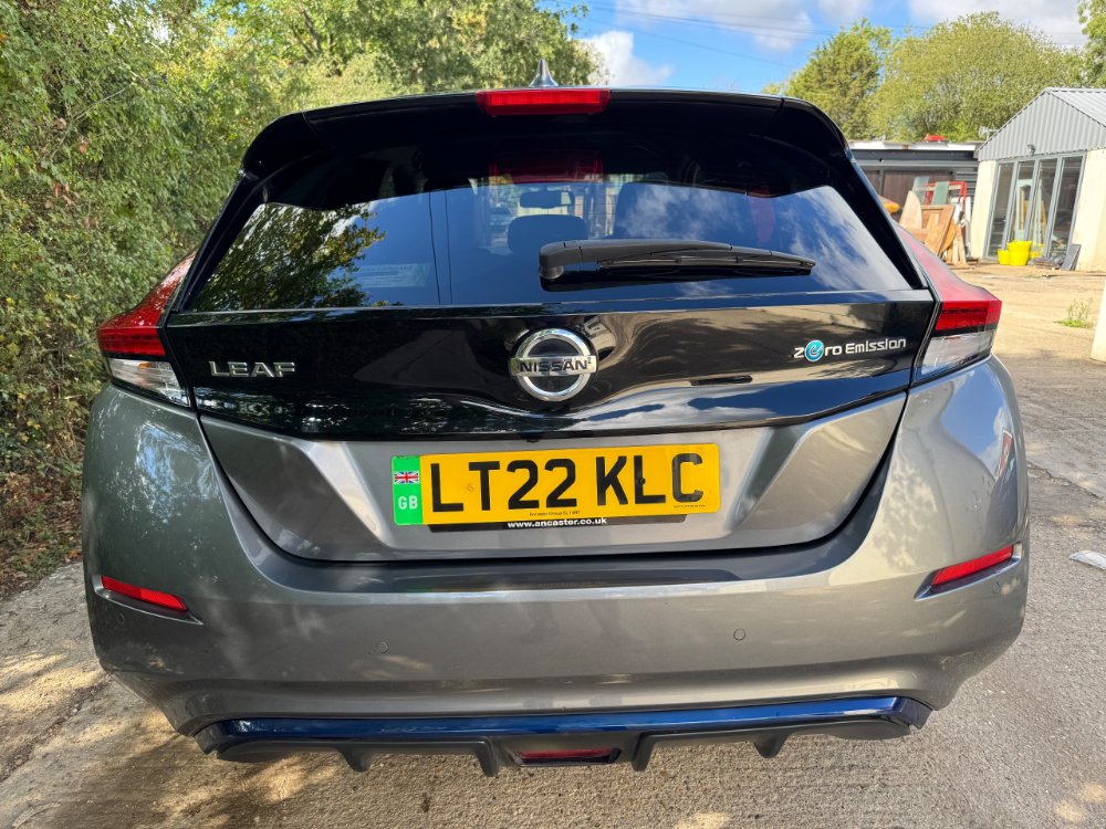 Grey 2022 Nissan LEAF 40kWh N-Connecta Hatchback 5dr Electric Auto 150 ps in Reigate