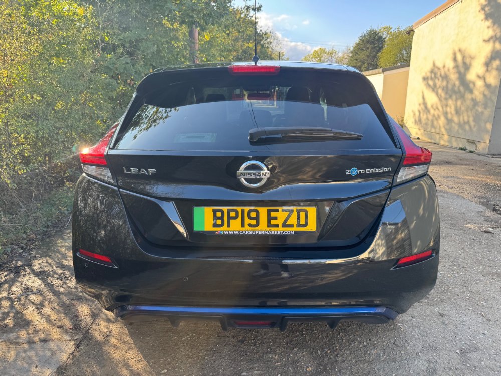 Black 2019 Nissan LEAF 40kWh Tekna Hatchback 5dr Electric Auto 150 ps in Reigate