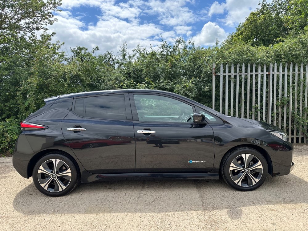 Black Nissan LEAF 40kWh Tekna Hatchback 5dr Electric Auto 150 ps