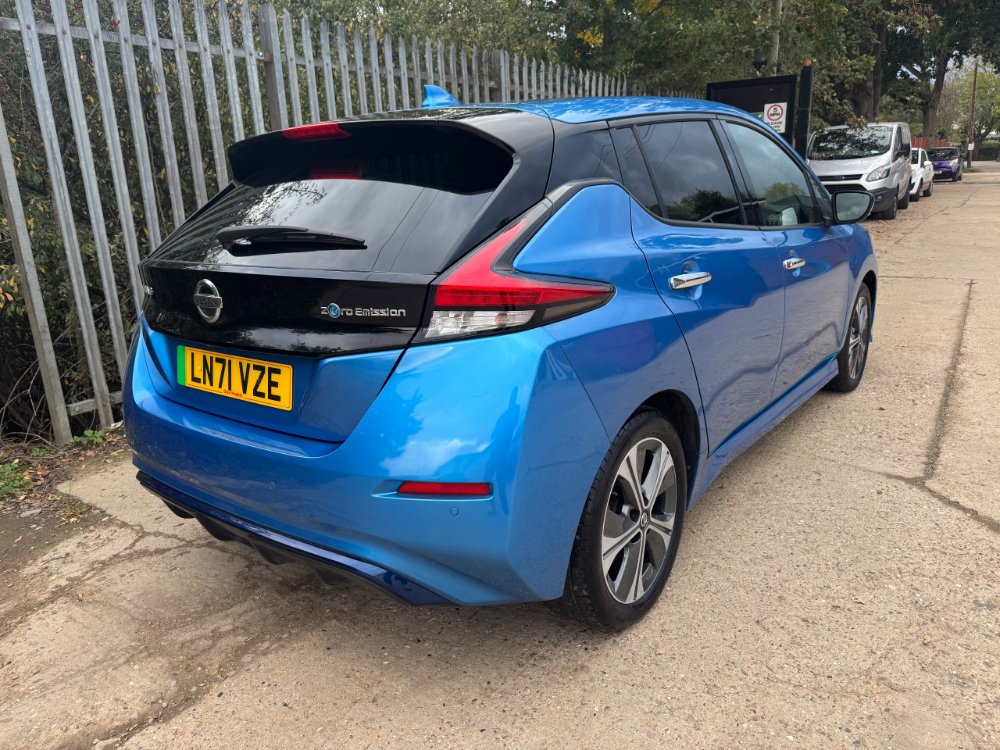 Nissan LEAF 40kWh Tekna Hatchback 5dr Electric Auto 150 ps for sale in Reigate