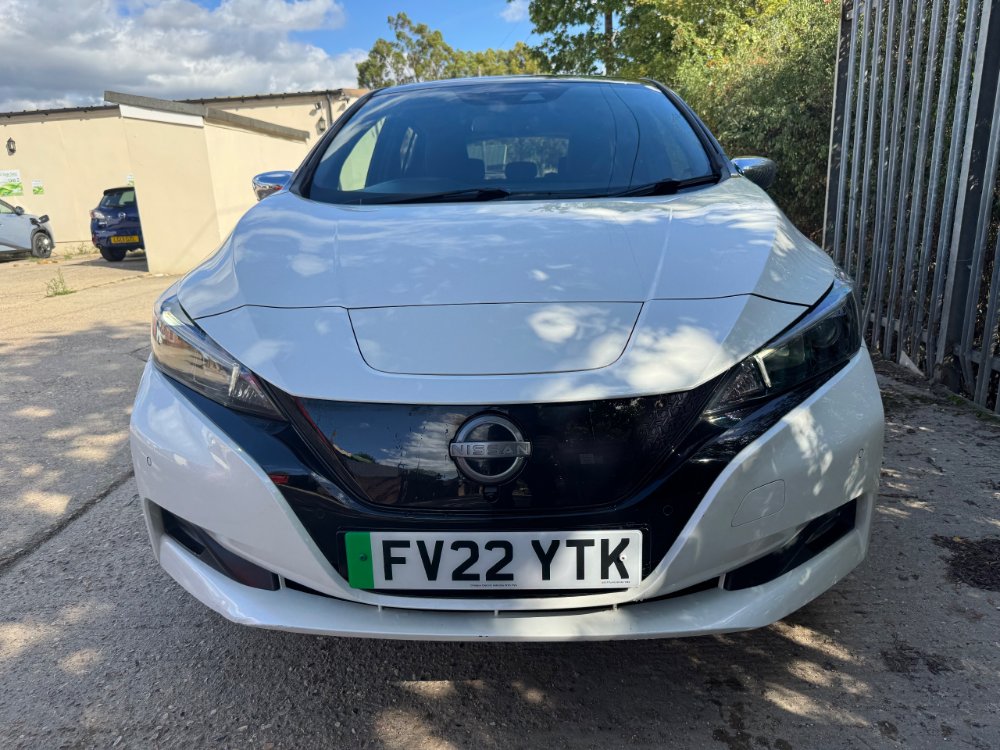 White 2022 Nissan LEAF 39kWh N-Connecta Hatchback 5dr Electric Auto 150 ps in Reigate