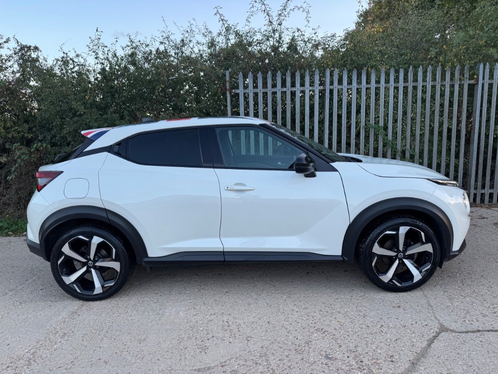 White Nissan Juke 1.0 DIG-T N-Connecta SUV 5dr Petrol Manual Euro 6 s/s 114 ps