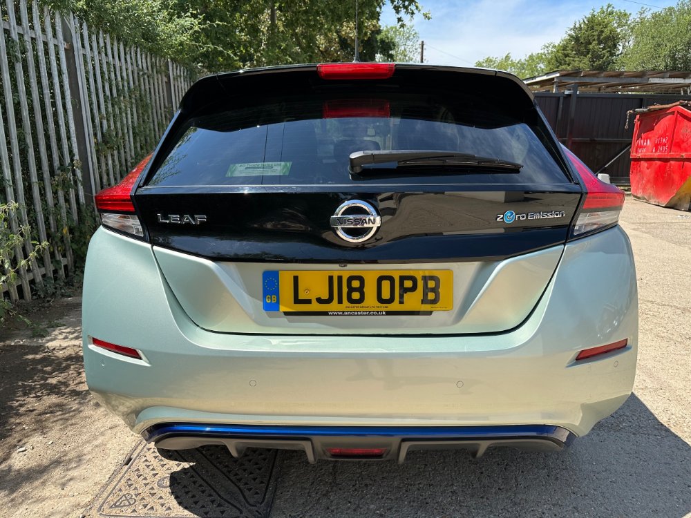 Silver 2018 Nissan LEAF 40kWh 2.Zero Hatchback 5dr Electric Auto 150 ps in Reigate