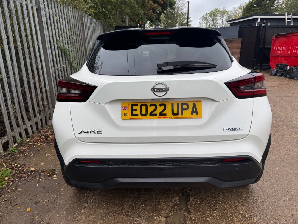 White 2022 Nissan Juke 1.6 Tekna SUV 5dr Petrol Hybrid Auto Euro 6 143 ps in Reigate