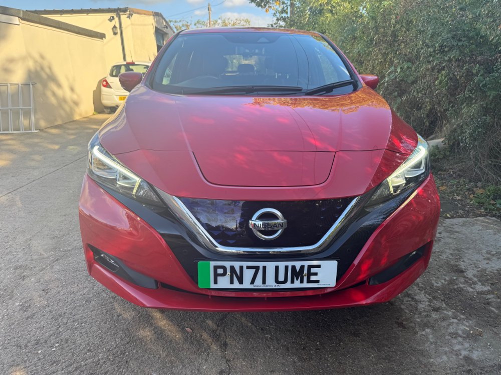 Nissan LEAF 40kWh Tekna Hatchback 5dr Electric Auto 150 ps for sale in Reigate