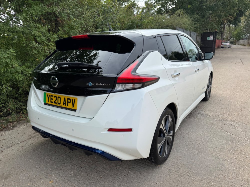 Nissan LEAF 40kWh Tekna Hatchback 5dr Electric Auto 150 ps for sale in Reigate