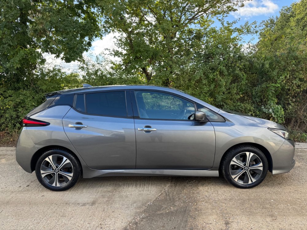 Grey Nissan LEAF 40kWh N-Connecta Hatchback 5dr Electric Auto 150 ps