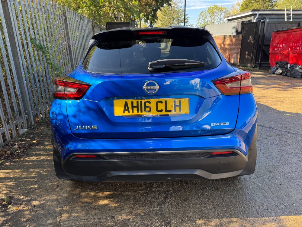 Blue 2022 Nissan Juke 1.6 Tekna SUV 5dr Petrol Hybrid Auto Euro 6 143 ps in Reigate