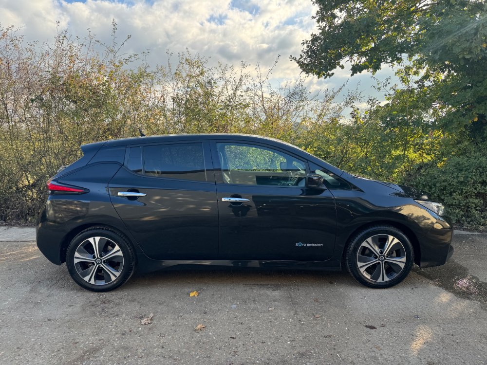 Black Nissan LEAF 40kWh Tekna Hatchback 5dr Electric Auto 150 ps