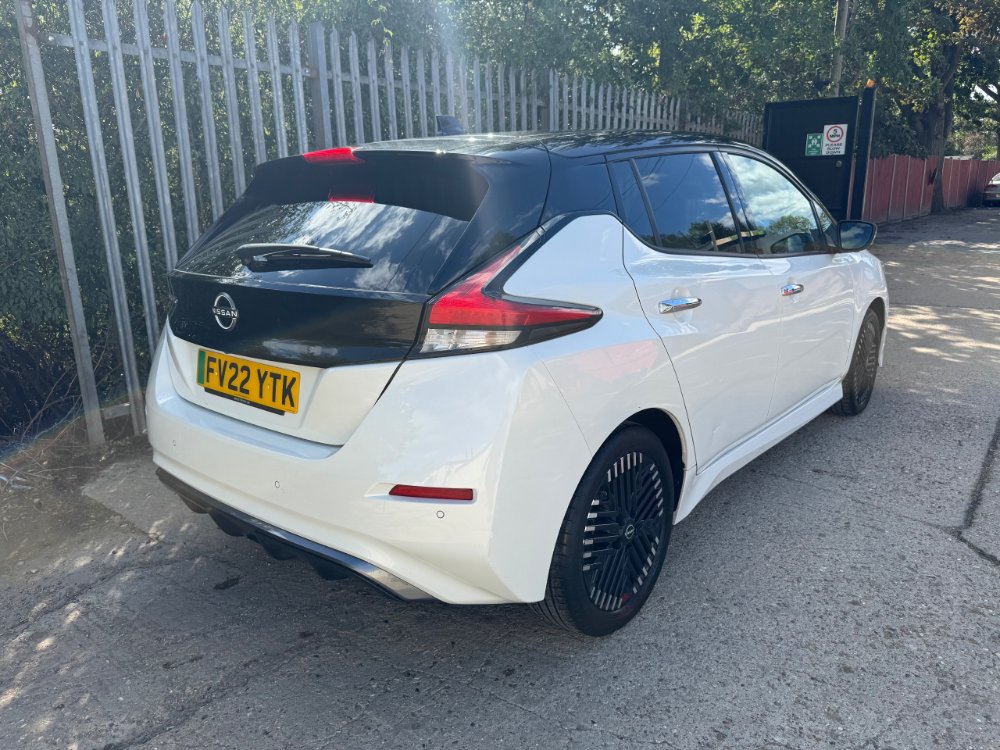 Nissan LEAF 39kWh N-Connecta Hatchback 5dr Electric Auto 150 ps for sale in Reigate