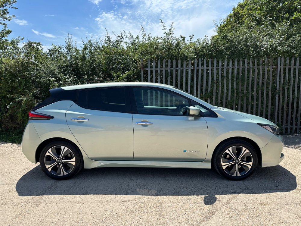 Silver Nissan LEAF 40kWh 2.Zero Hatchback 5dr Electric Auto 150 ps