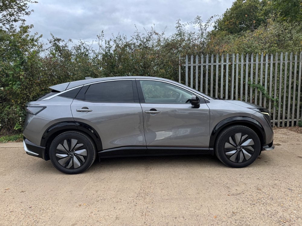 Grey Nissan ARIYA 63kWh Advance SUV 5dr Electric Auto 7.4kW Charger 217 ps