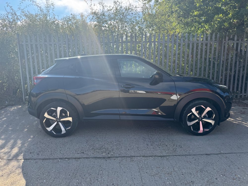 Black Nissan Juke 1.0 DIG-T Tekna SUV 5dr Petrol DCT Auto Euro 6 s/s 114 ps