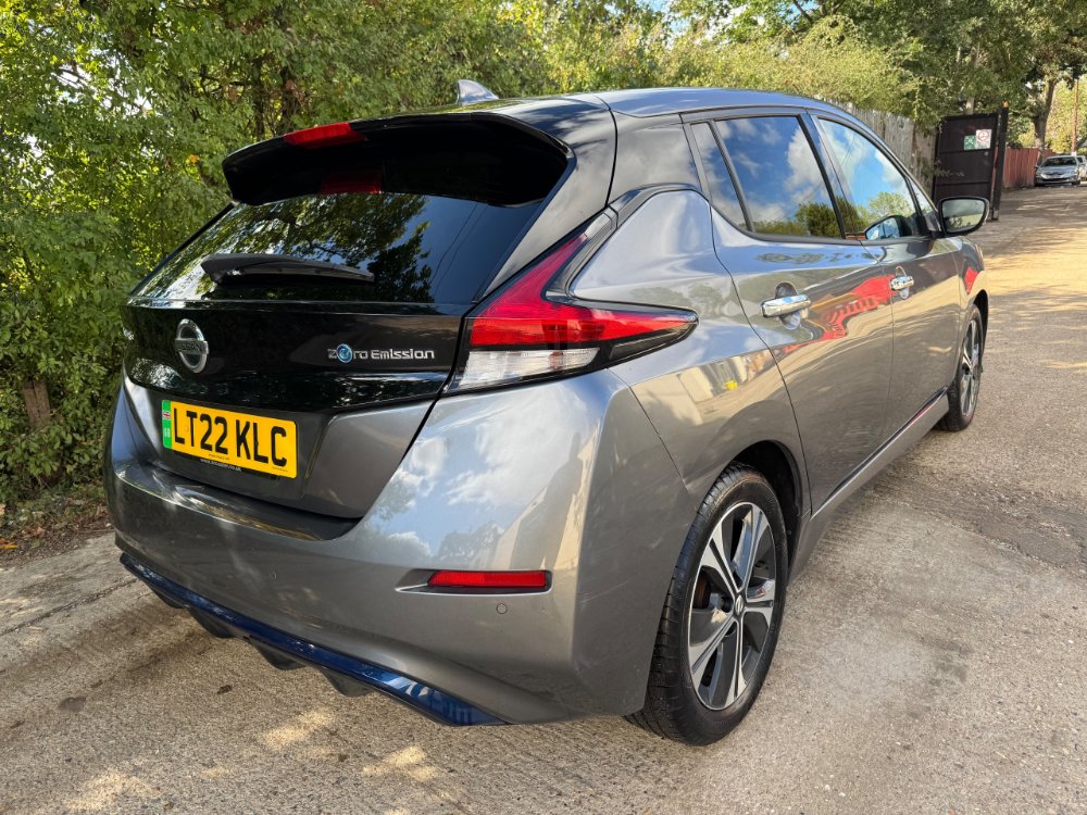 Nissan LEAF 40kWh N-Connecta Hatchback 5dr Electric Auto 150 ps for sale in Reigate