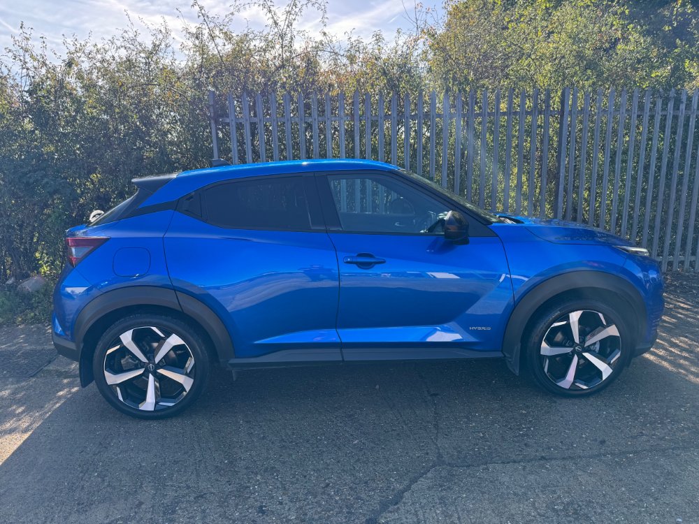 Blue Nissan Juke 1.6 Tekna SUV 5dr Petrol Hybrid Auto Euro 6 143 ps
