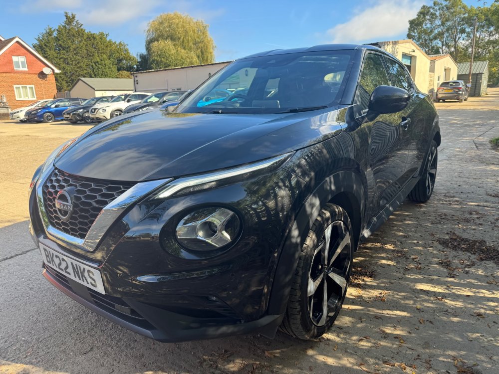 Black 2022 Nissan Juke 1.0 DIG-T Tekna SUV 5dr Petrol DCT Auto Euro 6 s/s 114 ps in Reigate