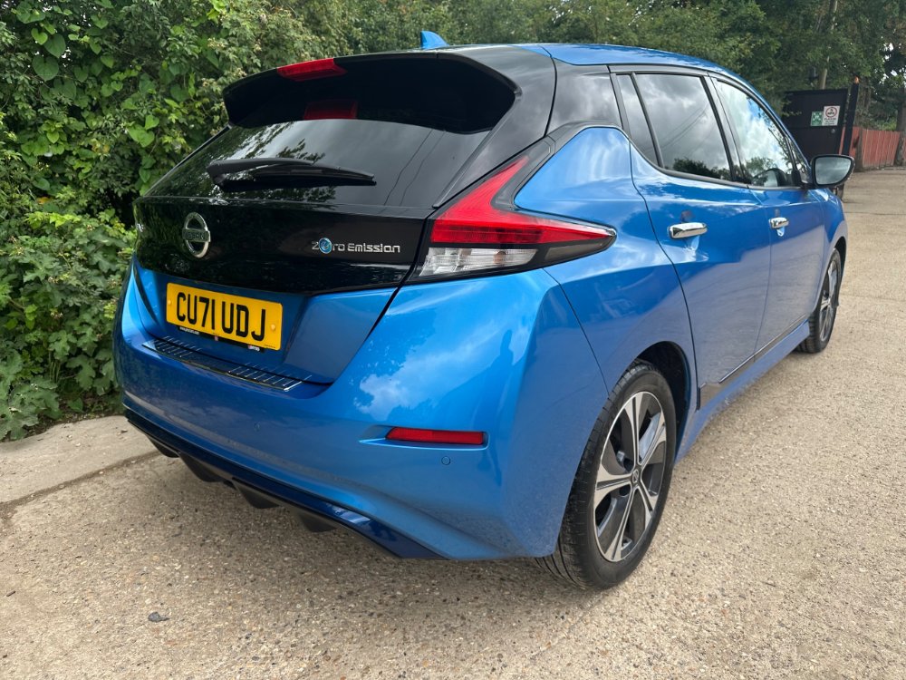 Nissan LEAF 40kWh Tekna Hatchback 5dr Electric Auto 150 ps for sale in Reigate