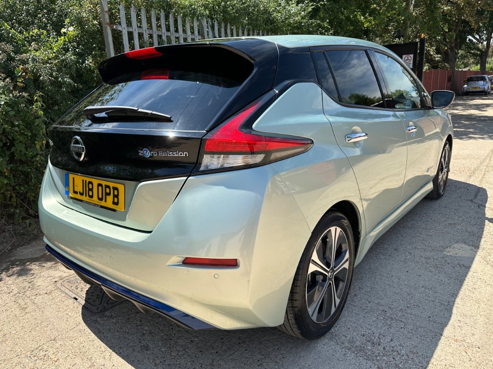 Nissan LEAF 40kWh 2.Zero Hatchback 5dr Electric Auto 150 ps for sale in Reigate