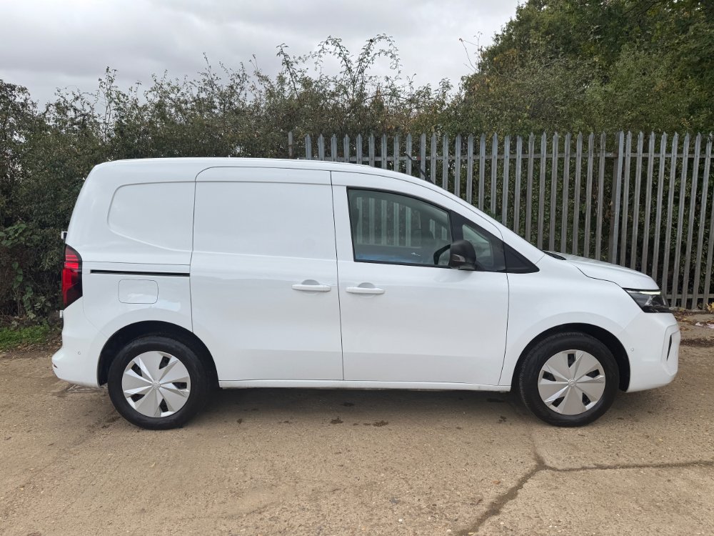White Nissan Townstar 45kWh Tekna Panel Van 6dr Electric Auto L1 122 ps