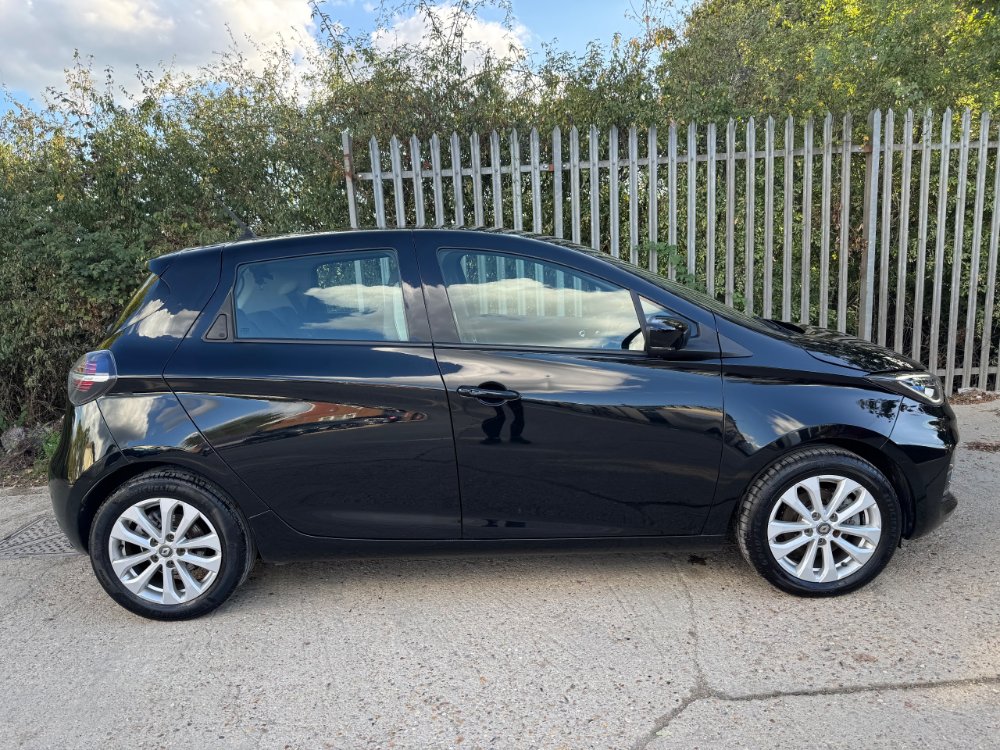 Black Renault Zoe R135 EV50 52kWh Iconic Hatchback 5dr Electric Auto Rapid Charge 134 bhp