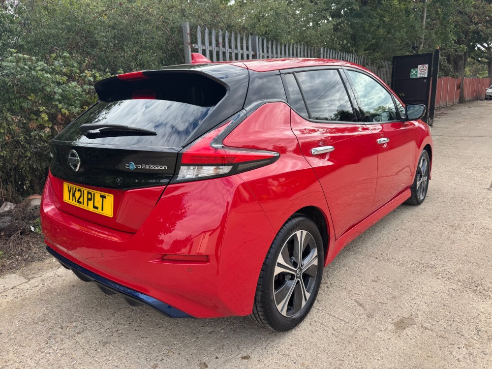 Nissan LEAF 40kWh N-Connecta Hatchback 5dr Electric Auto 150 ps for sale in Reigate