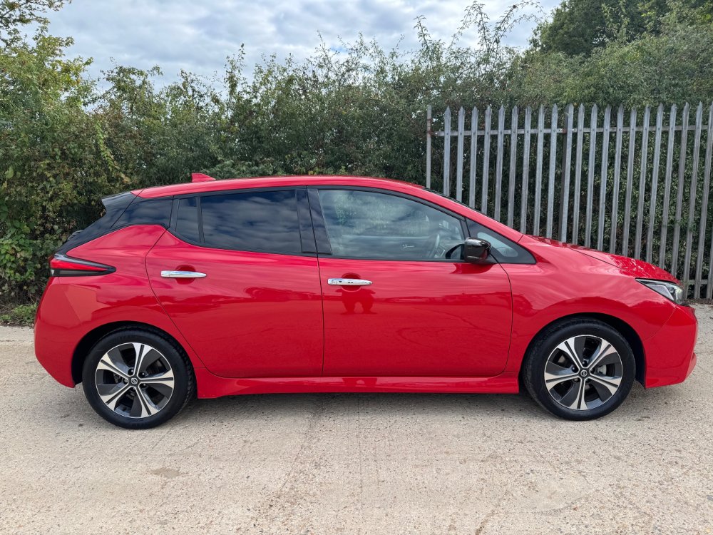 Red Nissan LEAF 40kWh N-Connecta Hatchback 5dr Electric Auto 150 ps