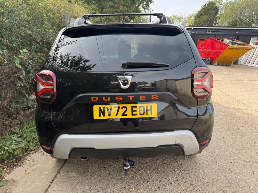 Black 2022 Dacia Duster 1.0 TCe Extreme SE SUV 5dr Petrol Manual Euro 6 s/s 90 ps in Reigate