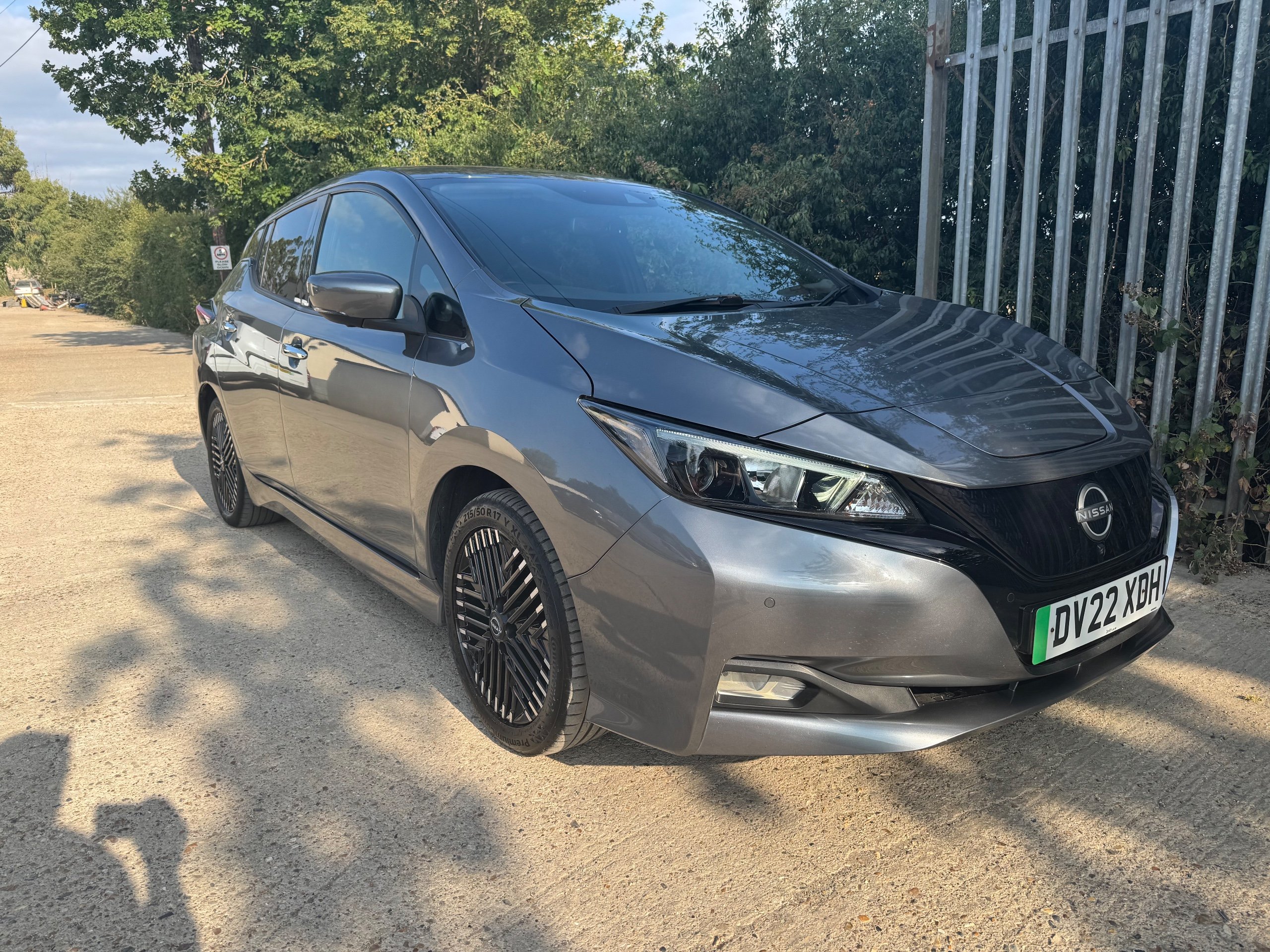 2022 NISSAN LEAF