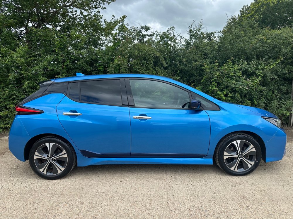 Blue Nissan LEAF 40kWh Tekna Hatchback 5dr Electric Auto 150 ps